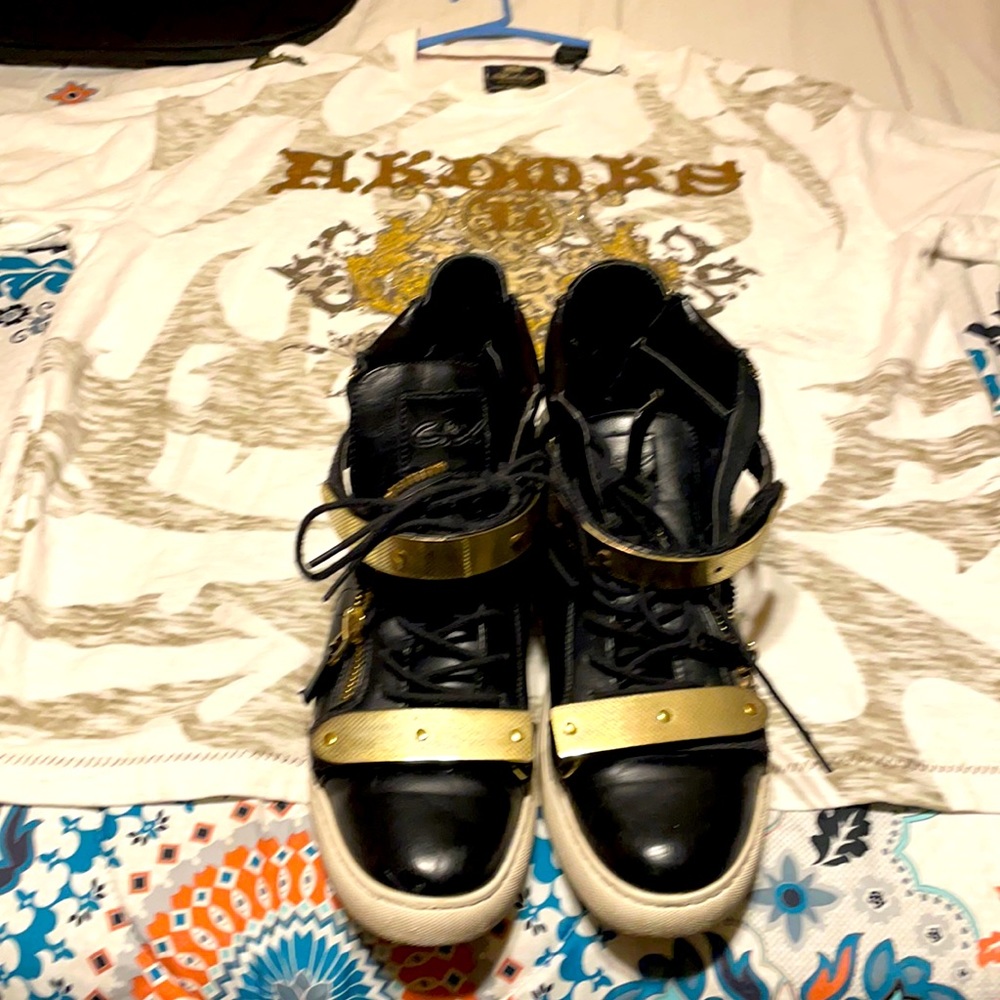 Shoes and shirt combo